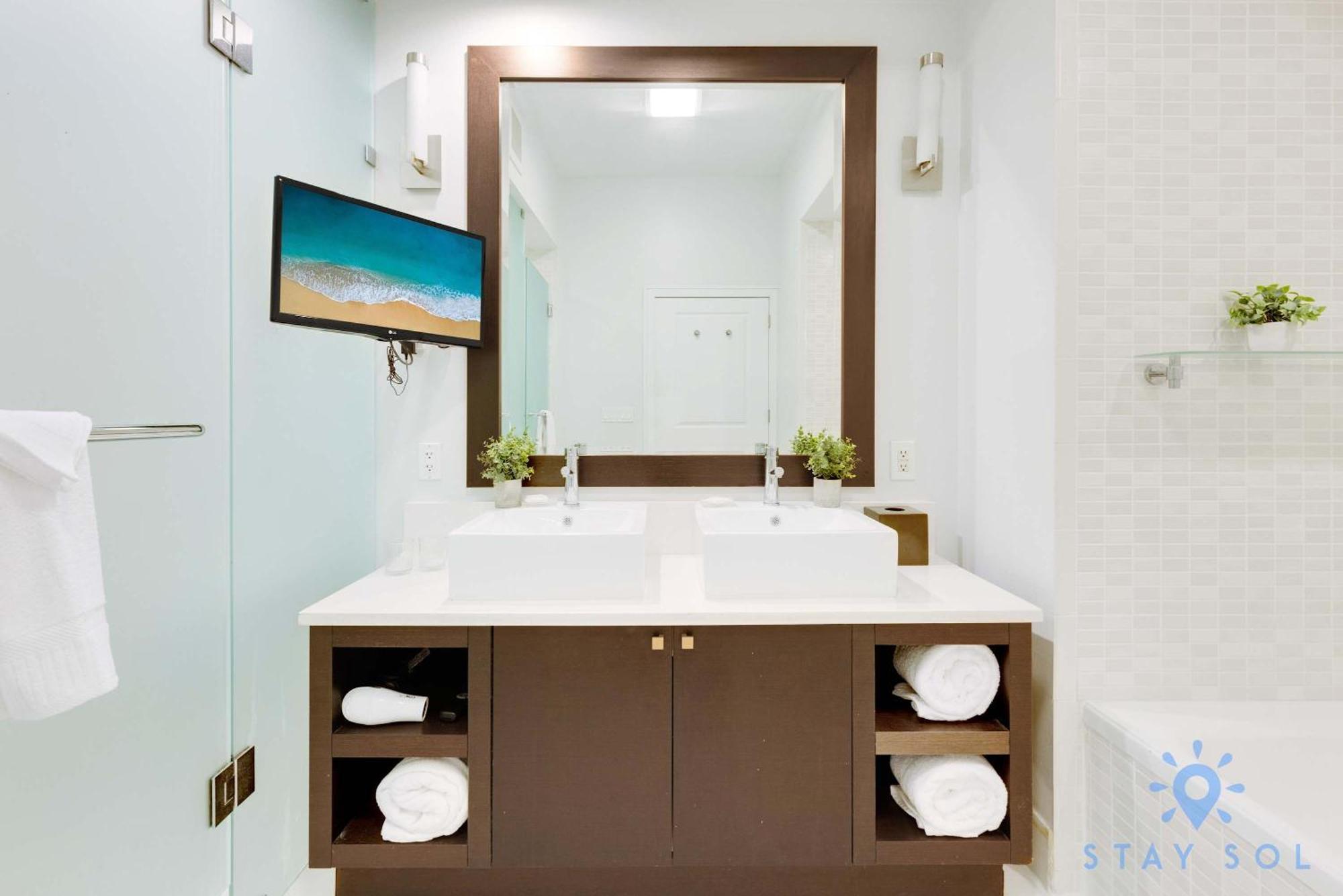 Stylish 1br - 2bth Apartment